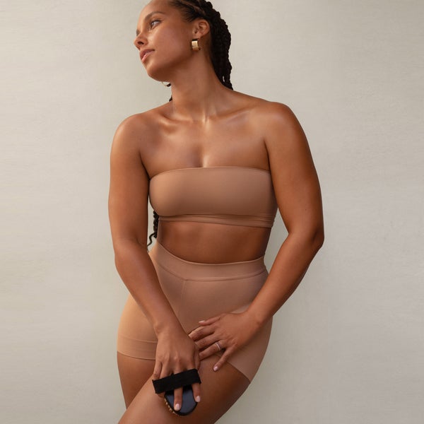 Alicia Keys with Body Brush